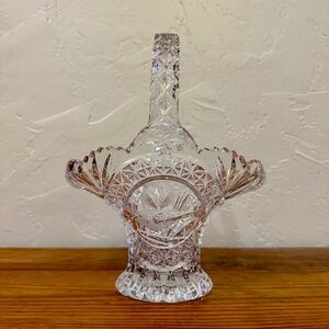 Hofbauer Byrdes Collection Crystal 11” Deep Basket with Bird Medallion